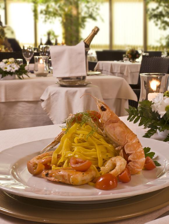 Hotel Savoy Pesaro Exterior photo