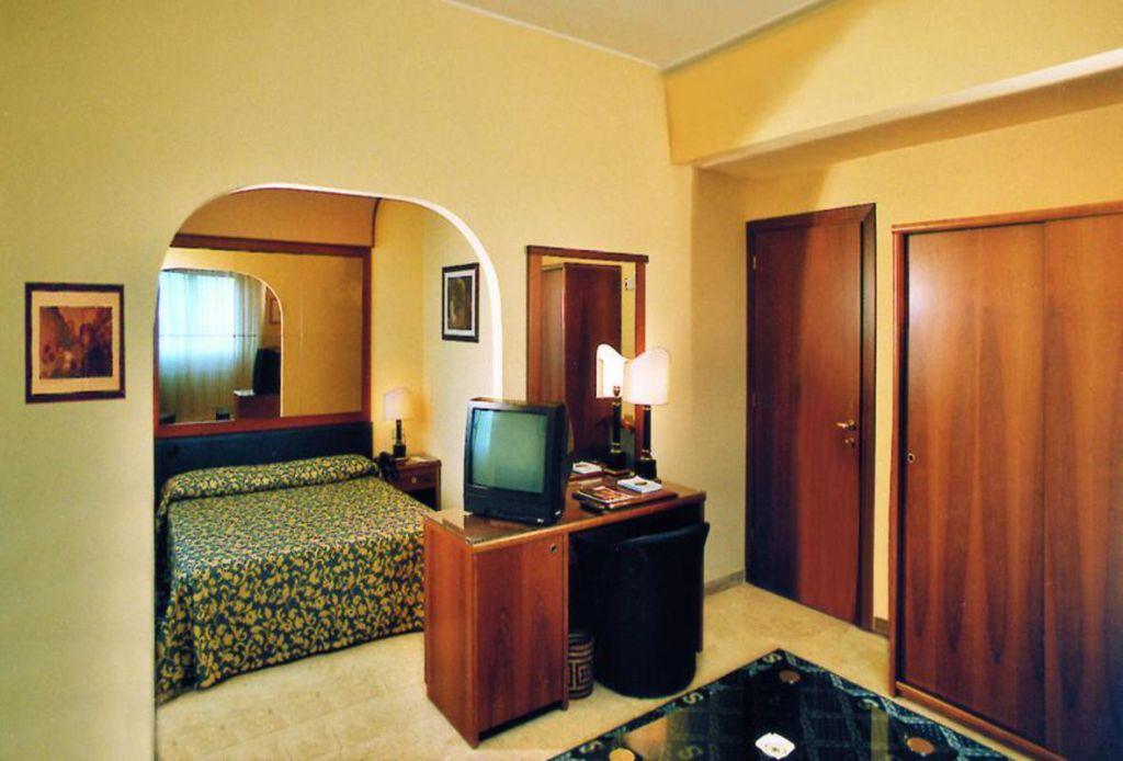 Hotel Savoy Pesaro Exterior photo