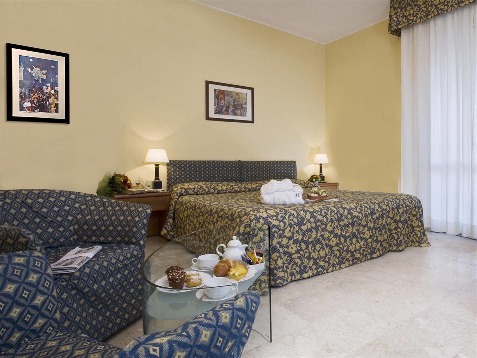 Hotel Savoy Pesaro Exterior photo