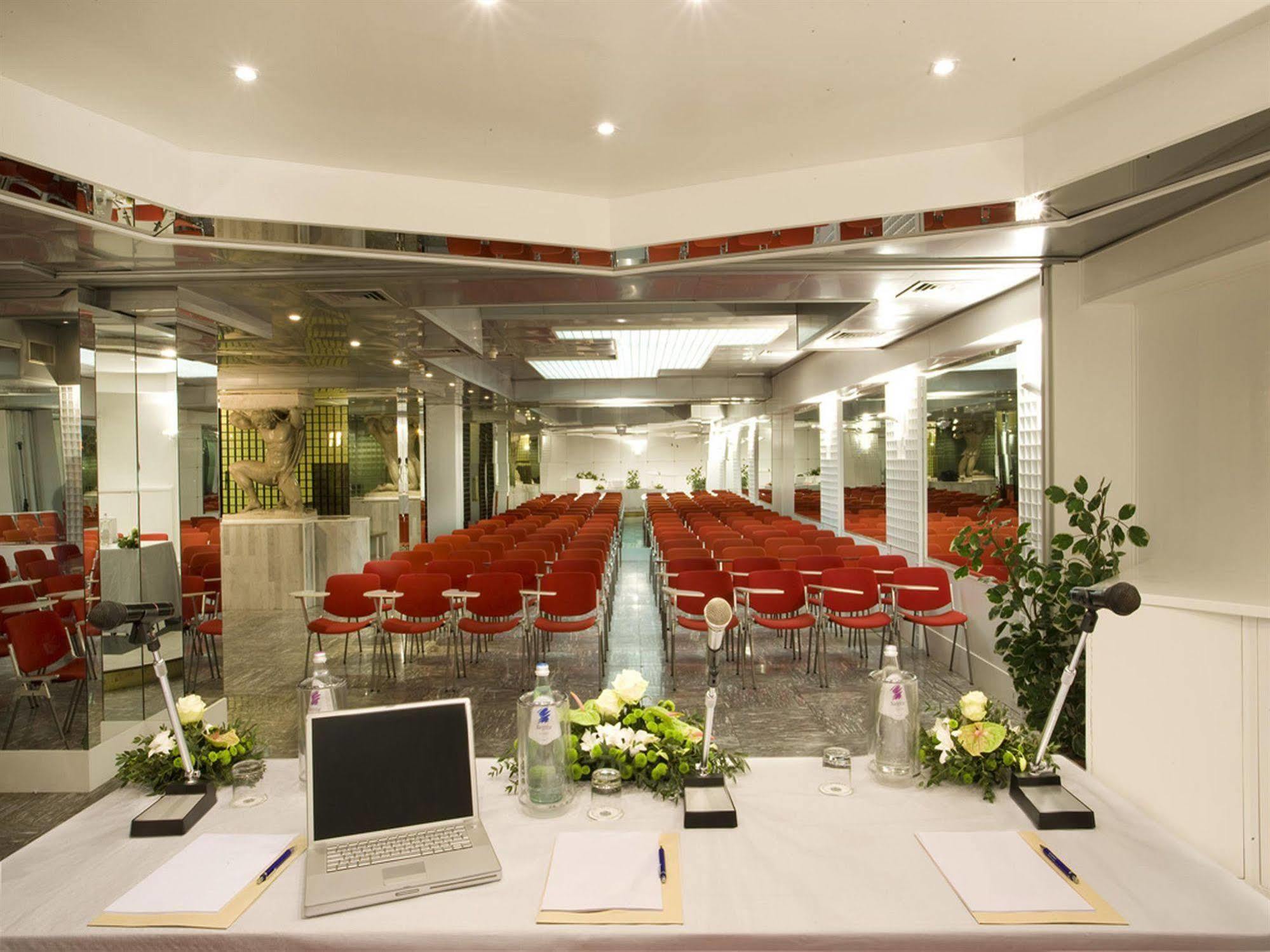 Hotel Savoy Pesaro Business photo